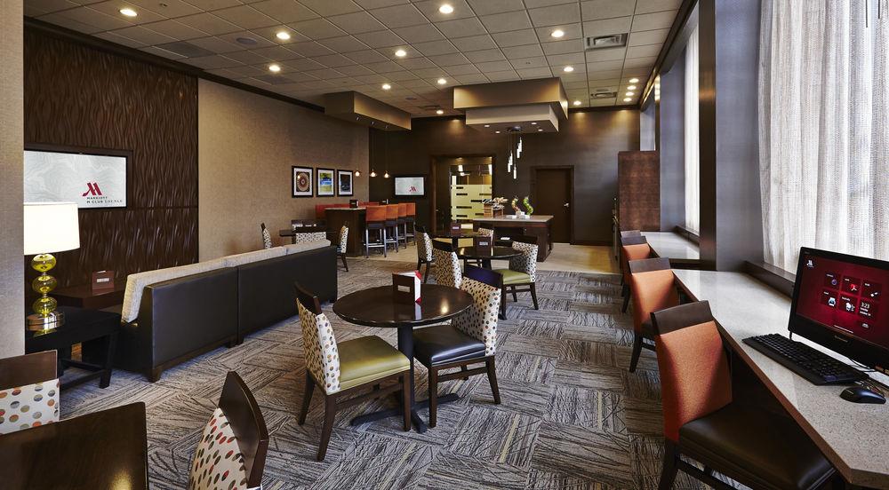 Отель Columbus Airport Marriott Экстерьер фото