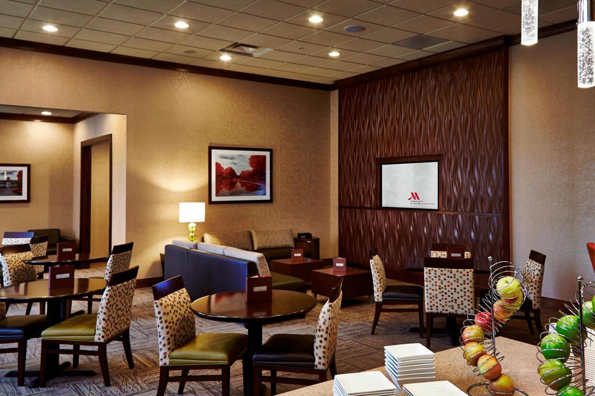 Отель Columbus Airport Marriott Экстерьер фото