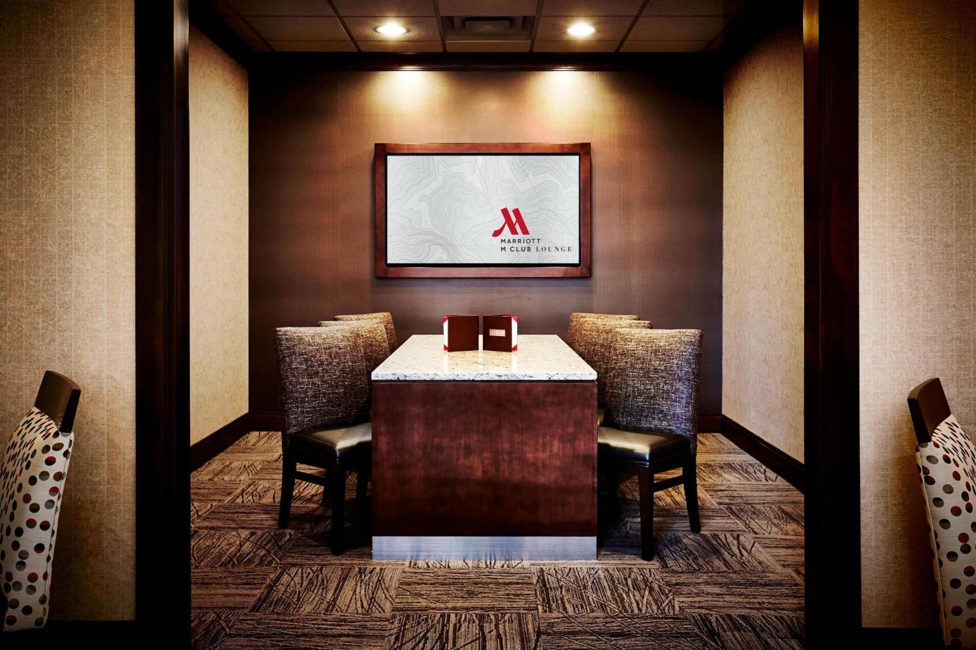 Отель Columbus Airport Marriott Экстерьер фото