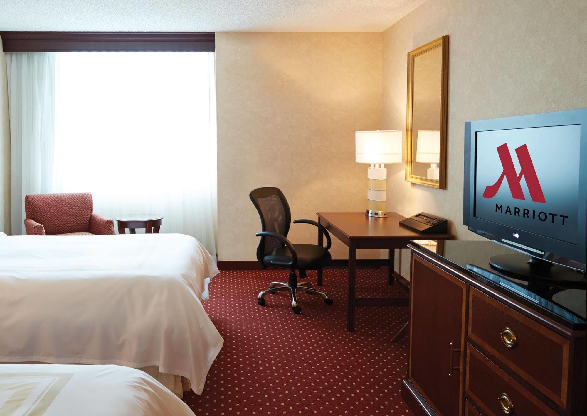 Отель Columbus Airport Marriott Экстерьер фото