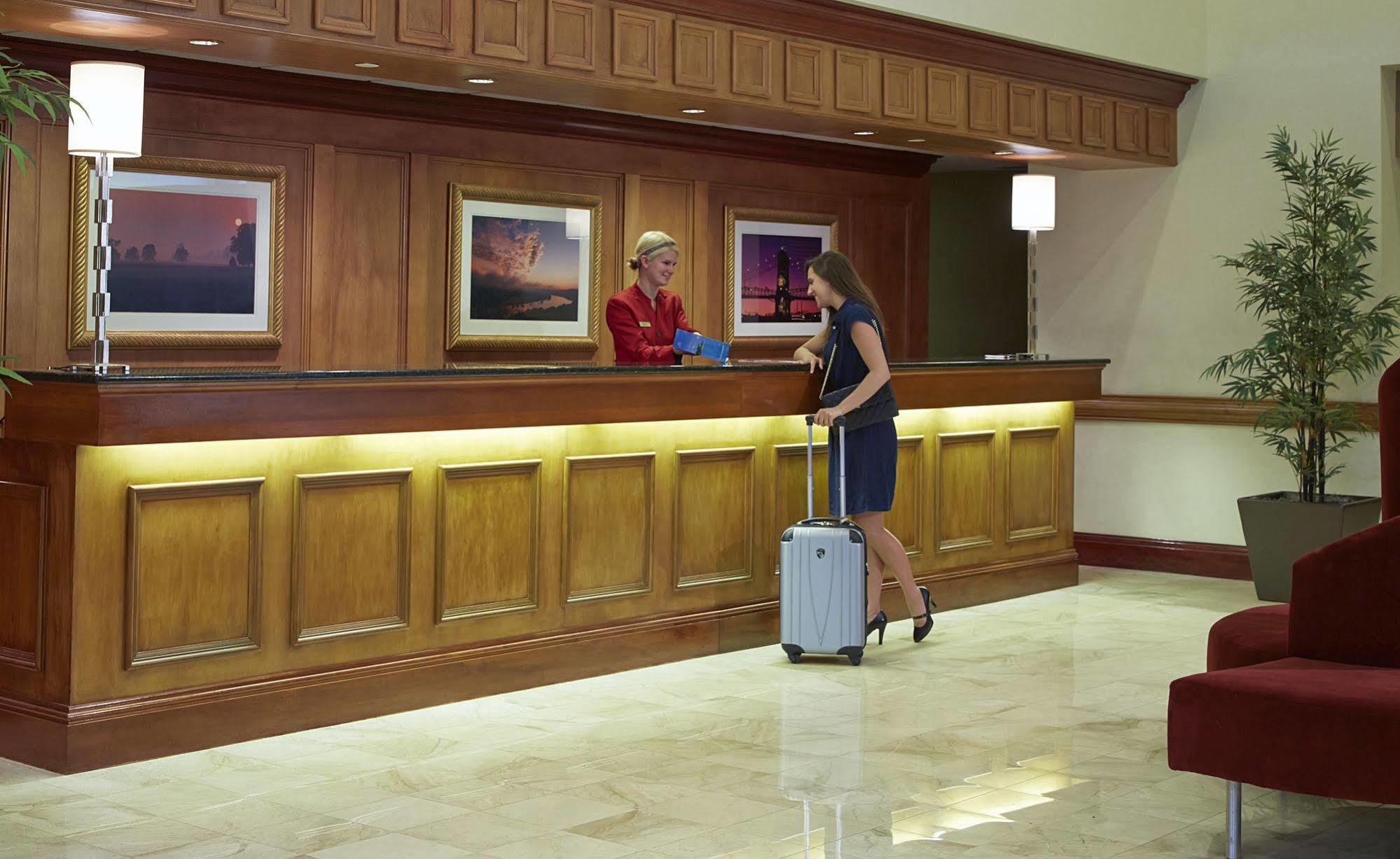 Отель Columbus Airport Marriott Экстерьер фото